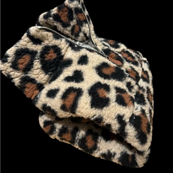 Haptics Sherpa women’s sweater animal print size small - Picture 2 of 14